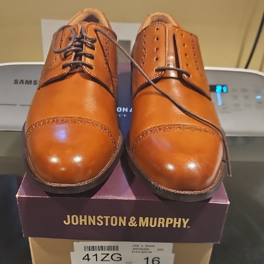 Johnston & Murphy Men's Brown Cap-Toe Oxfords